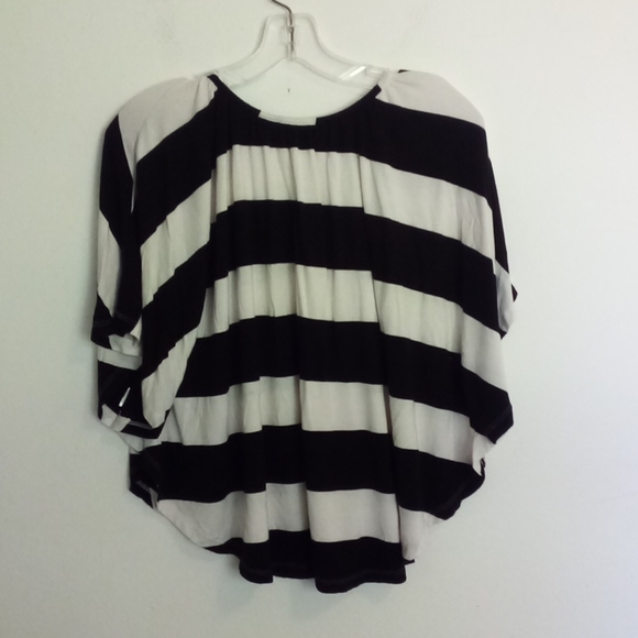 Flowing black and white top - Picture 2 of 4